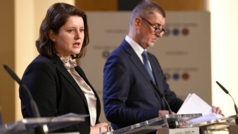 Ministryně práce a sociálních věcí Jana Maláčová (ČSSD) a premiér Andrej Babiš (ANO) 