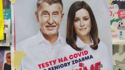 Premiér Andrej Babiš a končící středočeská hejtmanka Jaroslava Pokorná Jermanová ve volební kampani hnutí ANO před říjnovými krajskými volbami 