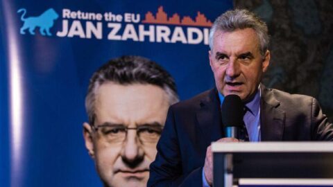 Europoslanec a předseda neoficiálního "Spolku přátelství EU a Číny" Jan Zahradil 