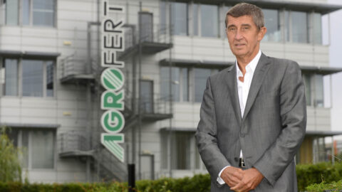 Andrej Babiš před sídlem Agrofertu