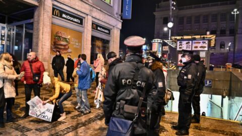 Demonstrace na Václavském náměstí 31. prosince.