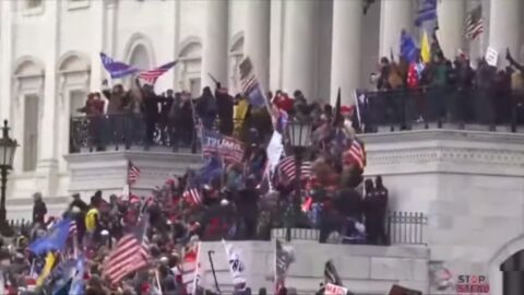 Útok protrumpovských demonstrantů na Kapitol.