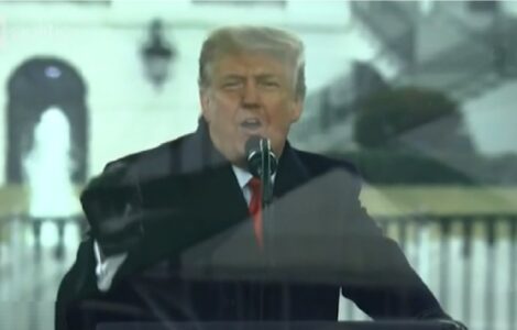 Donald Trump podněcuje své stoupence nedlouho předtím, než se vydali dobývat Kapitol.