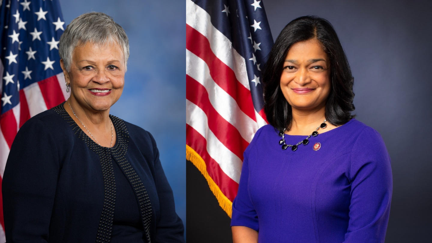 Demokratky Bonnie Watson Coleman a Pramila Jayapal