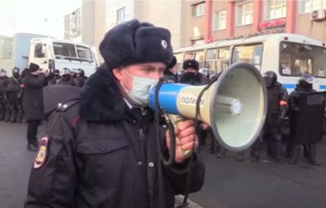 Policejní manévry a zatýkání během protestů za propuštění Alexeje Navalného z vazby