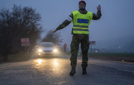 Policejní hlídka na hranici okresu.