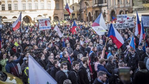 Demonstrace antirouškařů.