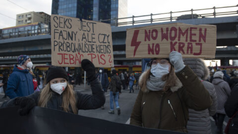 Ženská demonstrace k svátku MDŽ ve Varšavě (8. březen 2021)