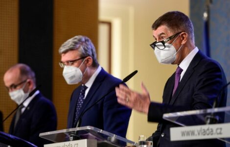 Ministr zdravotnictví Jan Blatný, místopředseda vlády Karel Havlíček a předseda vlády Andrej Babiš (všichni ANO)