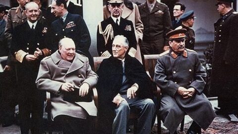 Churchill, Roosevelt a Stalin, někdejší Hitlerův spojenec (Jalta, únor 1945)