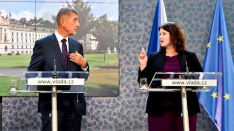 Premiér Andrej Babiš (ANO) a ministryně práce a sociálních věcí Jana Maláčová (ČSSD).