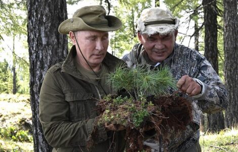 Vladimit Putin a Sergej Šojgu na společné dovolené.