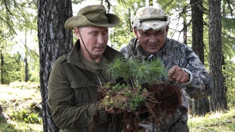 Vladimit Putin a Sergej Šojgu na společné dovolené.