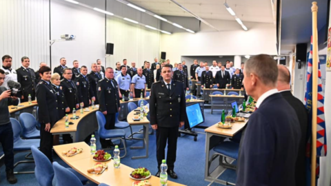 Premiér Andrej Babiš (ANO) s policisty