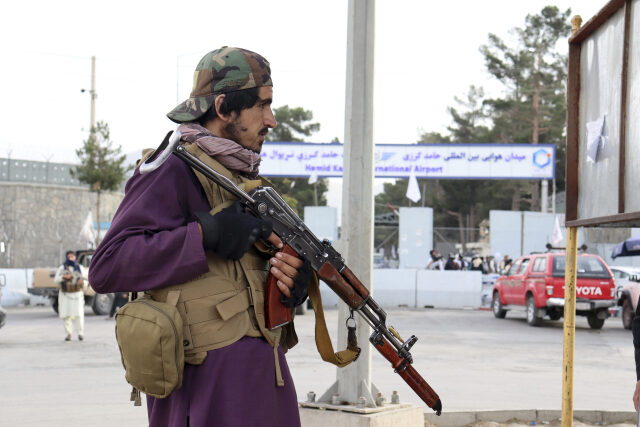 Bojovník Tálibánu v Kábulu. Ilustrační foto