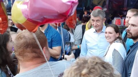 Andrej Babiš na vinobraní v Roudnici nad Labem. Nejvíce času trávil u kolotočů, kde proudily tisíce lidí