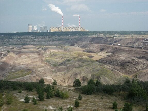 Důl a elektrárna Bełchatów v Polsku