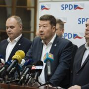 Radek Rozvoral, Tomio Okamura, Jan Hrnčíř (všichni SPD)