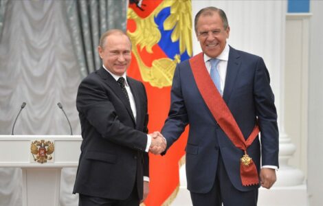 Vladimir Putin a ministr zahraničí Ruska Sergej Lavrov.