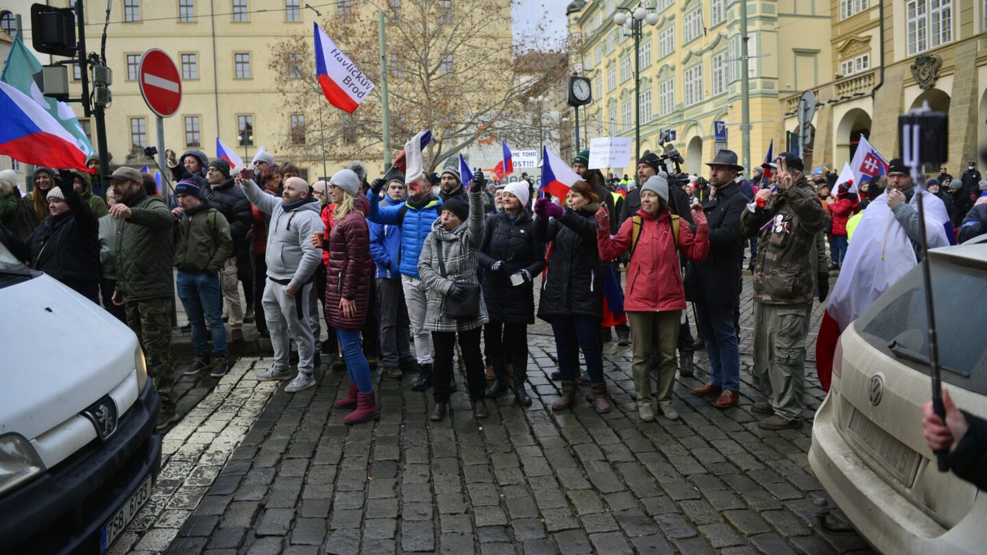 Demonstrace proti pandemickému zákonu