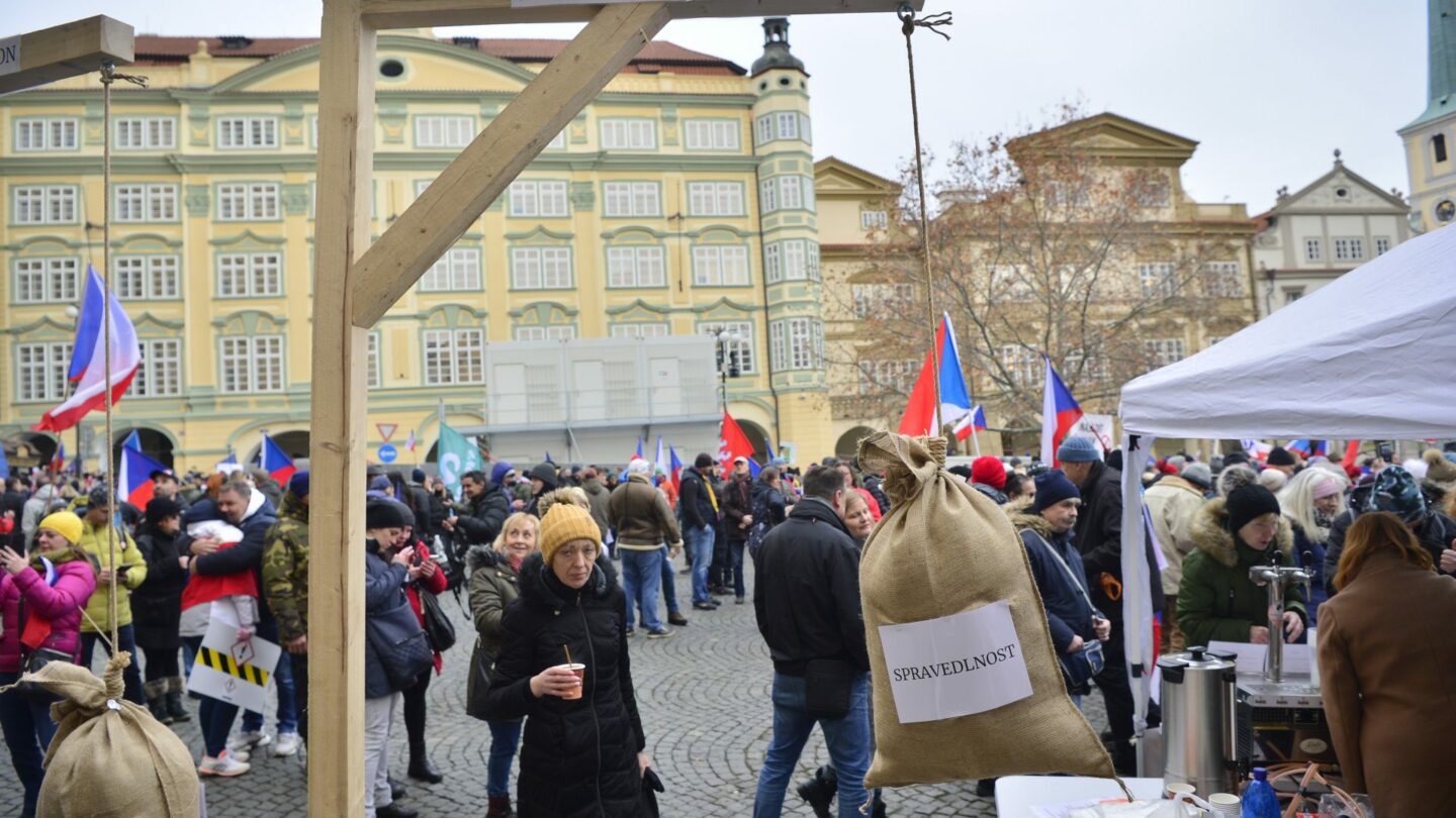 Demonstrace proti pandemickému zákonu