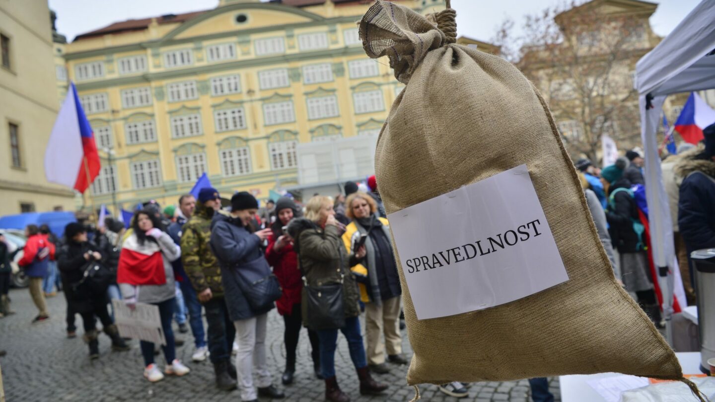 Demonstrace proti pandemickému zákonu