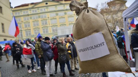 Demonstrace proti pandemickému zákonu