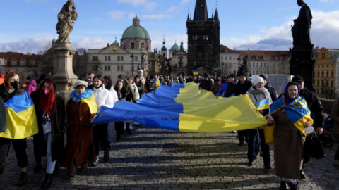 Demonstrace na podporu Ukrajiny v Praze na Karlově mostě (22. 1. 2022)