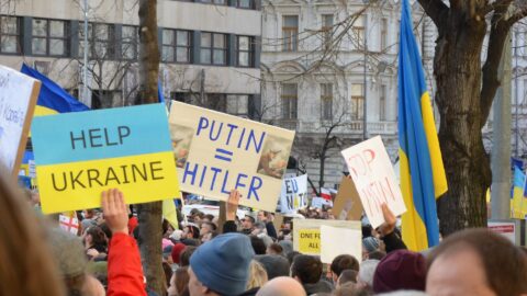 Demonstrace Stojíme za Ukrajinou na Václavském náměstí v Praze 27. 2. 2022