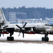 Ruský strategický bombardér Tu-95MSM se střelami Kh-101