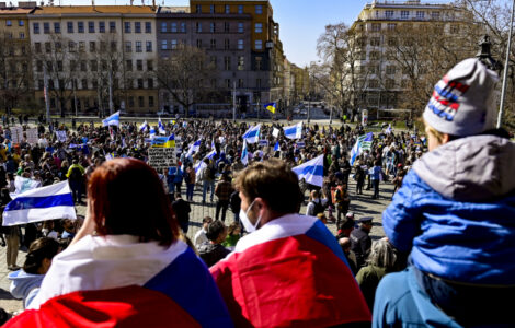 Demonstrace ruských občanů žijících v Česku proti ruské okupaci na Ukrajině (26. března 2022, Praha)