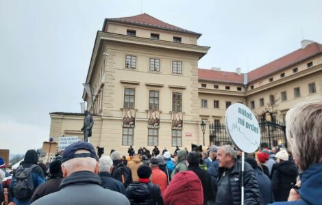 Demonstrace proti krokům prezidenta republiky.