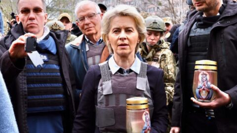 Ursula von der Leyen přijela do města Buča.