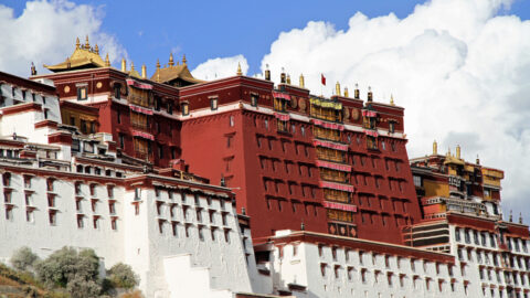 Palác Potala ve Lhase v Tibetu anektovaném komunistickou Čínou