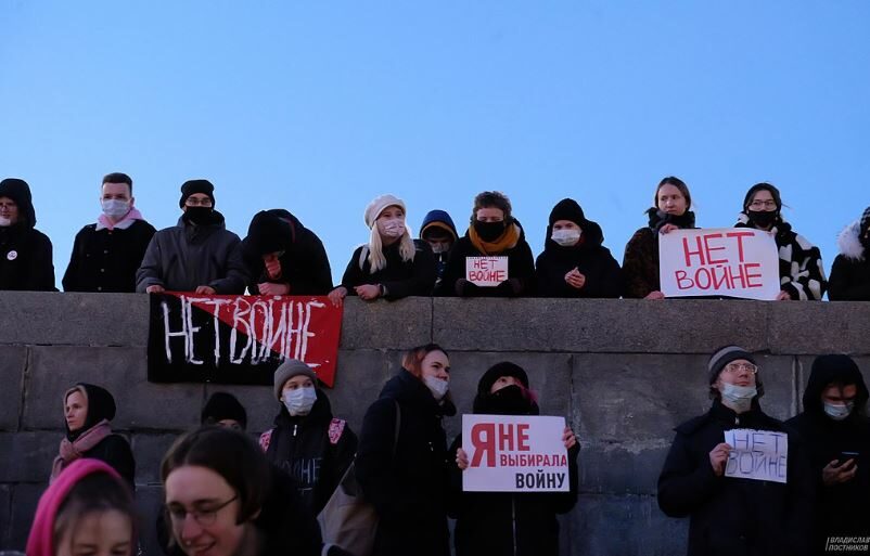 Po ruské invazi na Ukrajinu v roce 2022 vypukly v celém Rusku protiválečné protesty. Protesty se setkaly s rozsáhlými represemi, které vedly k zatčení zhruba 15 000 osob.