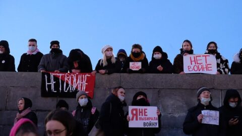 Po ruské invazi na Ukrajinu v roce 2022 vypukly v celém Rusku protiválečné protesty. Protesty se setkaly s rozsáhlými represemi, které vedly k zatčení zhruba 15 000 osob.