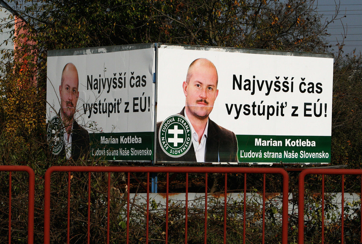 Jeden z protievropských předvolebních billboardů předsedy Lidové strany Naše Slovensko Mariána Kotleby. 