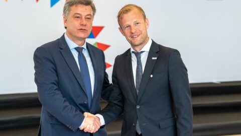 Lukáš Starý z Eurojustu s ministrem spravedlnosti Pavlem Blažkem (ODS)