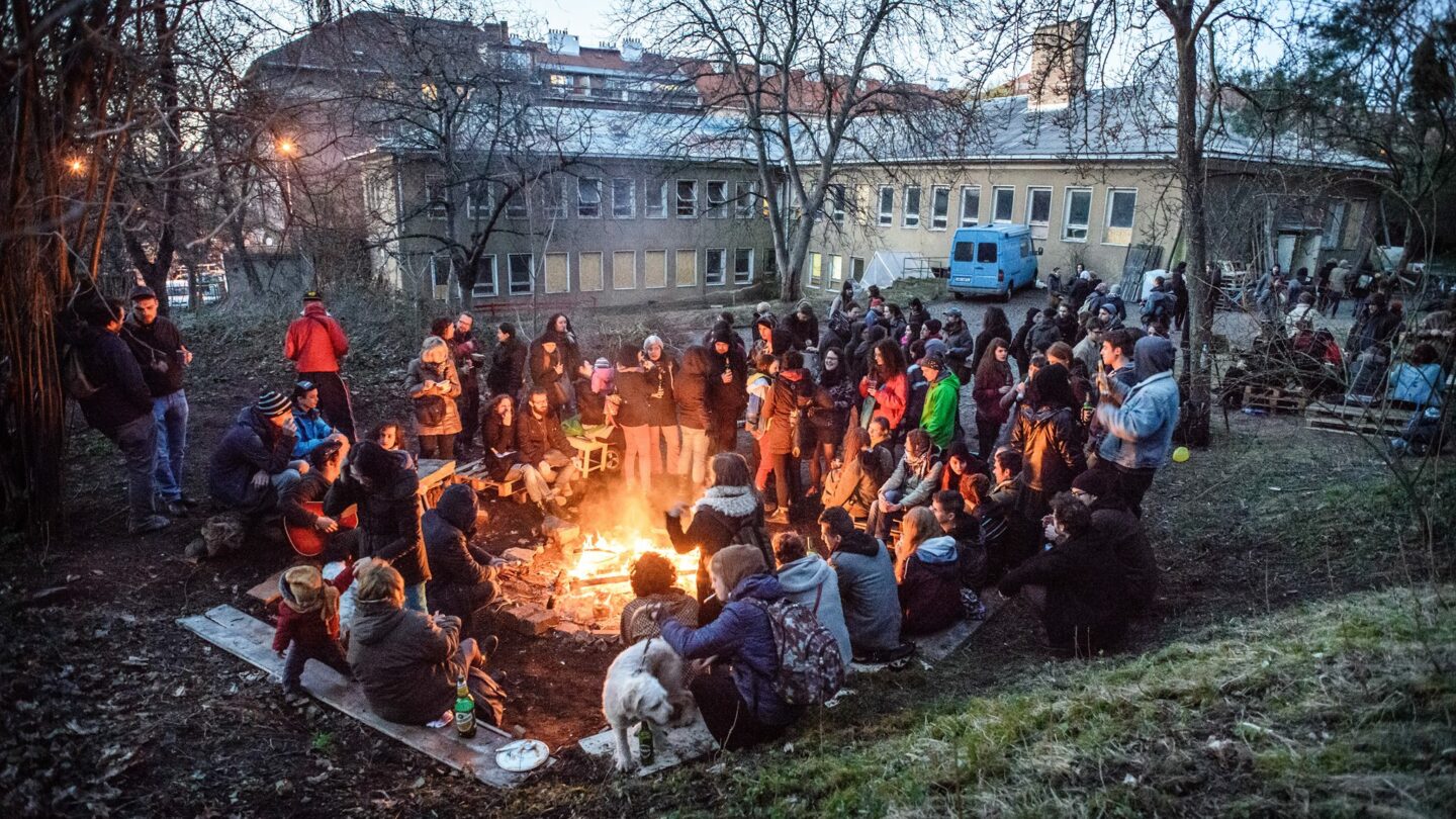 Společenský život v Autonomním sociálním centru Klinika