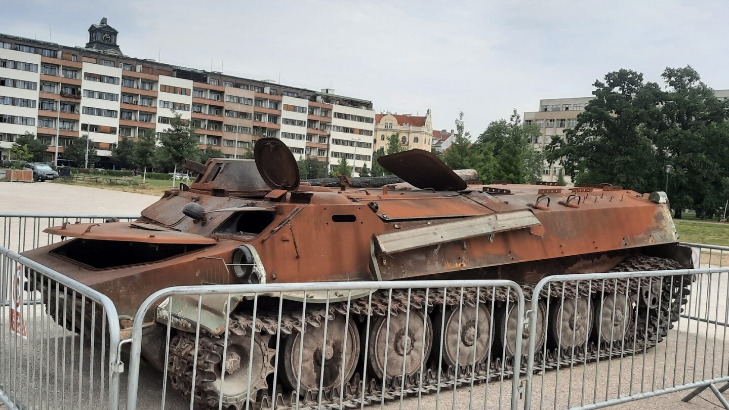 Ukázka ruské vojenské techniky zničené ukrajinskou armádou během ruské invaze na Ukrajinu (Praha, 29. 7. 2022)