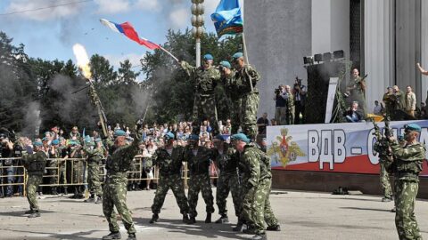 Ruští výsadkáři slaví. Zde v roce 2013.