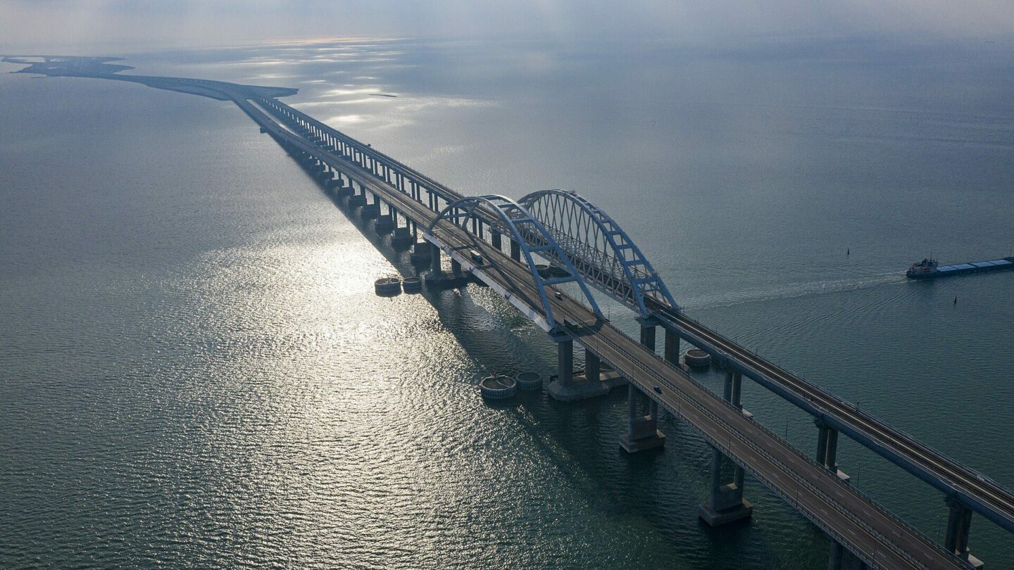 Krymský most či Kerčský most je spojnice Ruska přes Kerčský průliv s ukrajinským poloostrovem Krym.