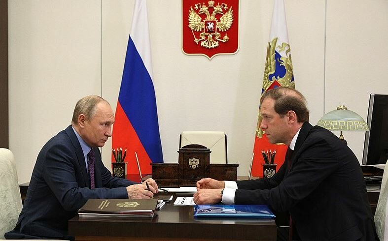 Vladimir Putin a vicepremiér Denis Manturov