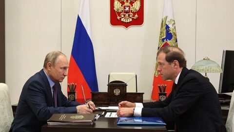 Vladimir Putin a vicepremiér Denis Manturov