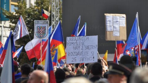 Protest s názvem Česká republika na 1. místě na Václavském náměstí.