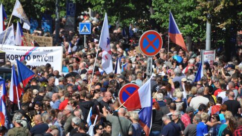 Protest s názvem Česká republika na 1. místě na Václavském náměstí. 