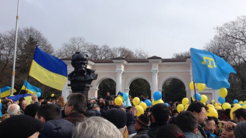 Během ruské anexe Krymu se v Simferopolu konalo několik proukrajinských demonstrací Krymských Tatarů (březen 2014)