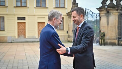 Příjezd státníků na první jednání širšího formátu evropských zemí, Evropského politického společenství. Petr Fiala (ODS), slovenský premiér Eduard Heger