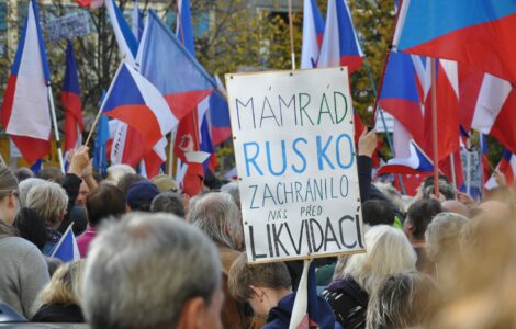 Účastníci protivládní demonstrace zaplnili polovinu Václavského náměstí