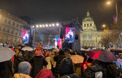 Koncert pro budoucnost na Václavském náměstí v Praze.